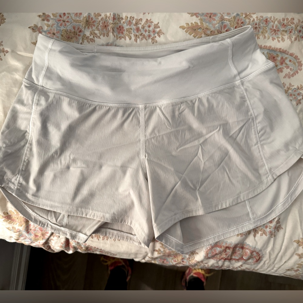 Lululemon Speed Up Mid-rise 2.5” short size 4